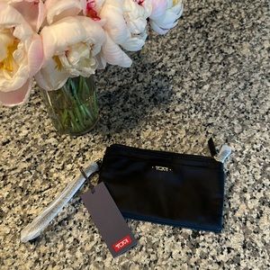 Tumi NWT Double-zip Wristlet